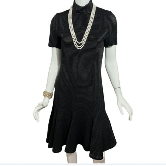Akris Punto Black Flared Hem Ribbed Knit‎ Short Sleeve Black Dress - 8 - Picture 3 of 16